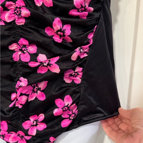 Maxine of Hollywood swimsuit - Picture 3 of 9